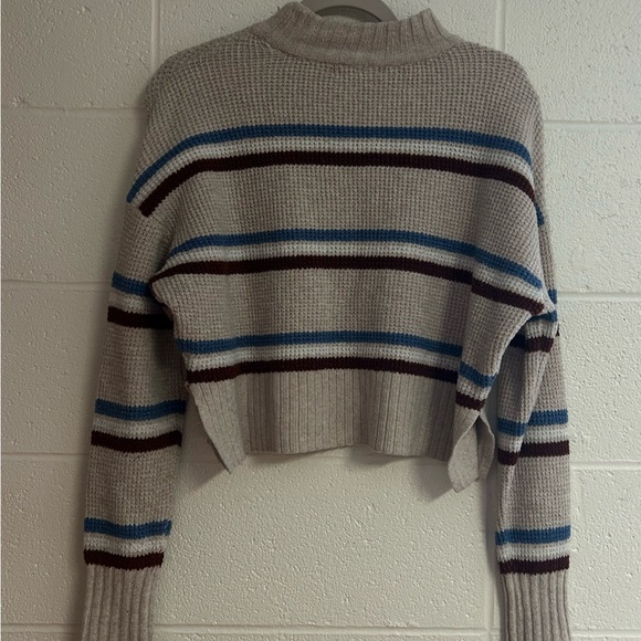 Cropped Sweater - Picture 2 of 3